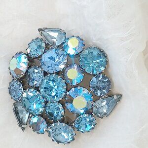 Vintage Deep Blue 19 Rhinestones Round BROOCH Sparkling Jewelry Pin